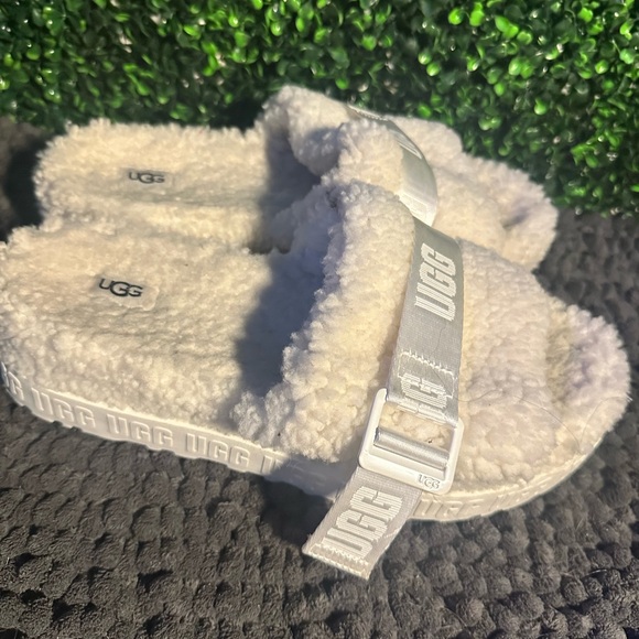 UGG Cream Cozy Slippers with Plush Comfort - Picture 2 of 4